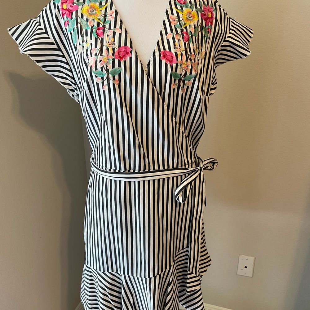 Flounce wrap style dress